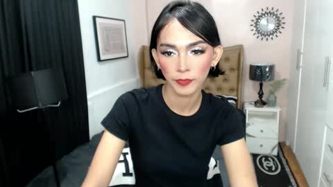 Snapshot of pearlmoore chatting on February 24, 2025, 8:38 am Pearl online show from February 24, 2025, 8:38 am