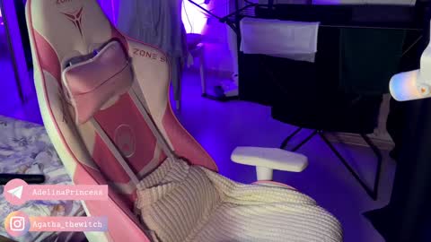 Snapshot of pearlprincess_ chatting on January 15, 2025, 1:23 am Adelina online show from January 15, 2025, 1:23 am