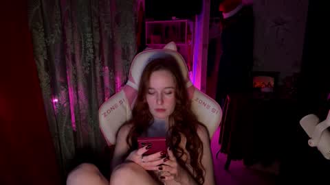 Snapshot of pearlprincess_ chatting on December 21, 2025, 9:11 pm Adelina online show from December 21, 2025, 9:11 pm