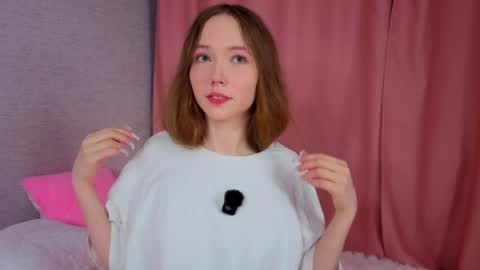 Snapshot of pearly_peach_ chatting on April 23, 2026, 6:10 pm pearly_peach_ online show from April 23, 2026, 6:10 pm