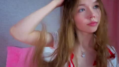 Snapshot of pearly_peach_ chatting on May 9, 2026, 6:13 pm pearly_peach_ online show from May 9, 2026, 6:13 pm