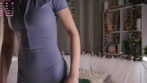 Lily online show from December 5, 2025, 12:08 am