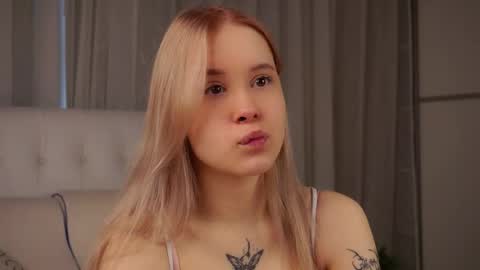 Lily online show from April 24, 2026, 3:09 am