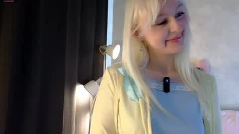 Snapshot of peek_in_my_window chatting on September 23, 2025, 3:20 am tony online show from September 23, 2025, 3:20 am