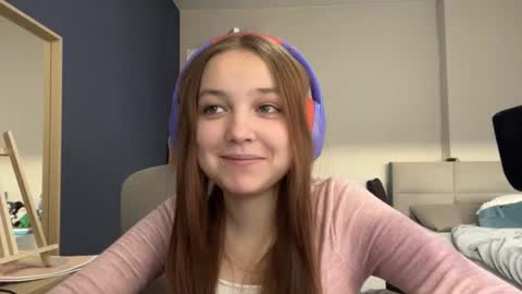 Snapshot of peepapa chatting on June 19, 2026, 2:43 pm Luna Vale online show from June 19, 2026, 2:43 pm
