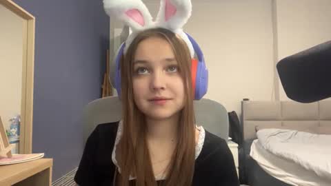 Snapshot of peepapa chatting on July 12, 2026, 2:08 pm Luna Vale online show from July 12, 2026, 2:08 pm