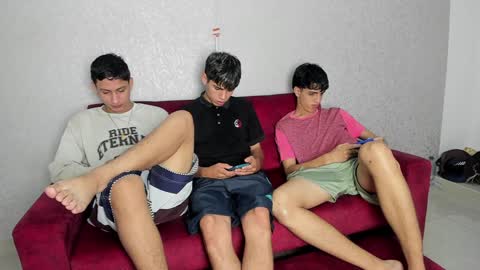 Snapshot of pelusos_mens chatting on January 4, 2025, 8:48 pm CAIN-19 ALLEN-18 RONALD-18 AUSTIN-18 MOD DANTE online show from January 4, 2025, 8:48 pm