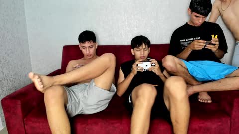 Snapshot of pelusos_mens chatting on January 24, 2025, 11:45 pm CAIN-19 ALLEN-18 RONALD-18 AUSTIN-18 MOD DANTE online show from January 24, 2025, 11:45 pm