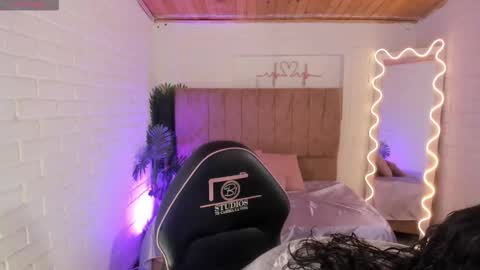 penelope online show from November 10, 2025, 3:38 am