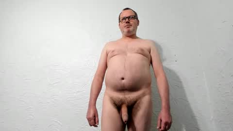 Snapshot of penis_dance chatting on May 12, 2026, 12:41 am Vincent Howard online show from May 12, 2026, 12:41 am