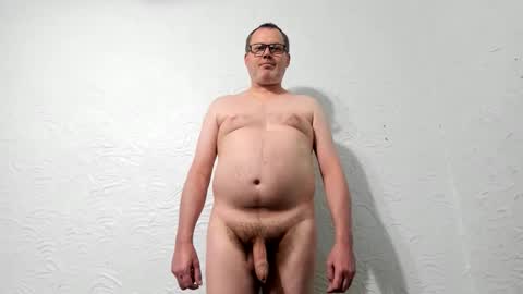 Snapshot of penis_dance chatting on May 29, 2026, 12:19 am Vincent Howard online show from May 29, 2026, 12:19 am