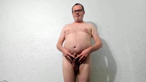 Snapshot of penis_dance chatting on June 3, 2026, 12:35 am Vincent Howard online show from June 3, 2026, 12:35 am