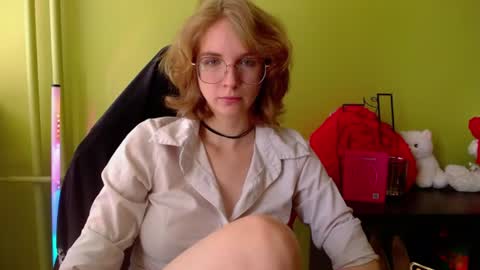 Snapshot of penny_lust chatting on June 17, 2026, 9:23 am Penny online show from June 17, 2026, 9:23 am