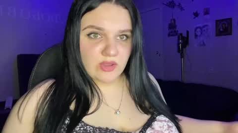 penny_perry online show from April 7, 2026, 6:52 pm