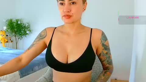 Hi Im Penelope  better vibrations  1111 online show from July 3, 2026, 9:48 am