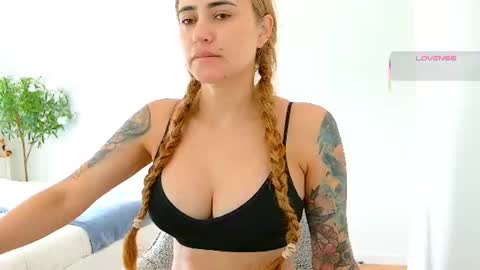 Hi Im Penelope  better vibrations  1111 online show from July 13, 2026, 10:29 am