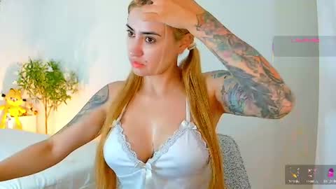 Hi Im Penelope  better vibrations  1111 online show from July 16, 2026, 9:37 am
