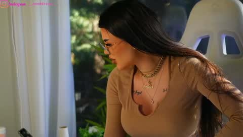 Dee online show from January 9, 2025, 9:59 am