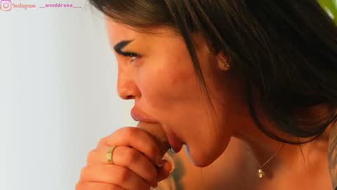 Snapshot of perfectt33n chatting on February 26, 2025, 1:19 pm Dee online show from February 26, 2025, 1:19 pm