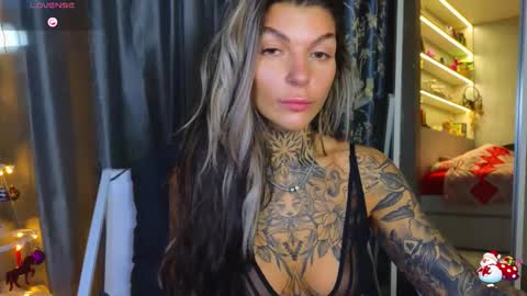 Snapshot of perfecttbaby77n chatting on December 16, 2025, 9:14 am Anna online show from December 16, 2025, 9:14 am