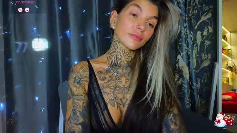 Snapshot of perfecttbaby77n chatting on December 19, 2025, 10:11 am Anna online show from December 19, 2025, 10:11 am