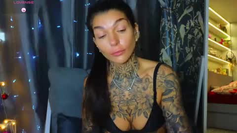 Snapshot of perfecttbaby77n chatting on December 21, 2025, 10:22 am Anna online show from December 21, 2025, 10:22 am