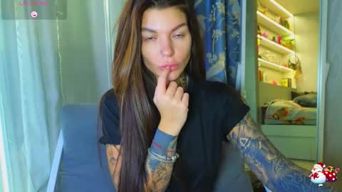 Snapshot of perfecttbaby77n chatting on February 15, 2026, 9:52 am Anna online show from February 15, 2026, 9:52 am