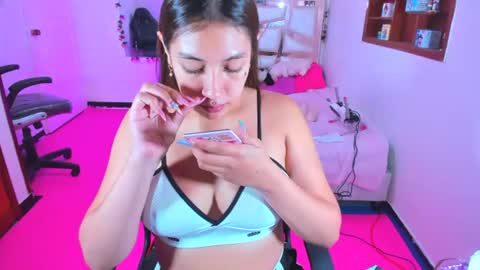 PERLA online show from June 18, 2026, 1:28 am