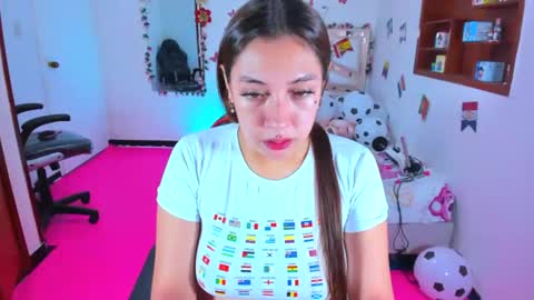 Snapshot of perlabeautiful chatting on June 25, 2026, 2:00 am PERLA online show from June 25, 2026, 2:00 am