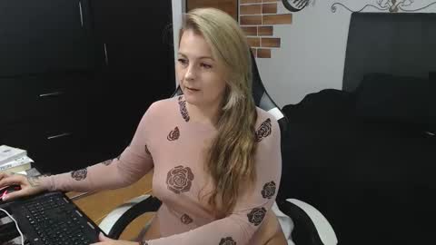 Snapshot of perlagoloza05 chatting on November 21, 2025, 2:43 am goloza online show from November 21, 2025, 2:43 am