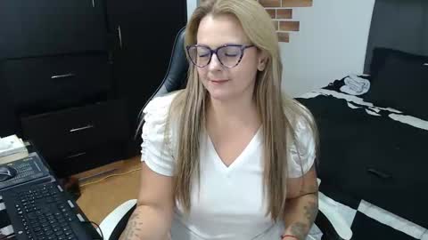 Snapshot of perlagoloza05 chatting on December 2, 2025, 5:02 am goloza online show from December 2, 2025, 5:02 am