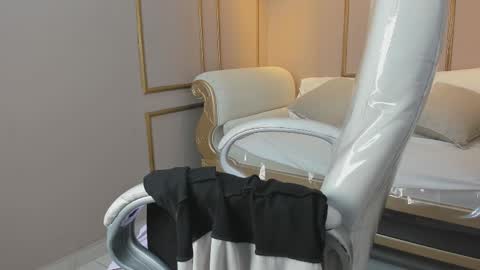 PerlaPreciosa online show from February 8, 2026, 4:05 am