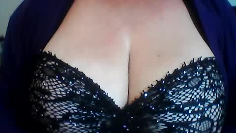 perlita070822 online show from June 25, 2026, 4:23 am