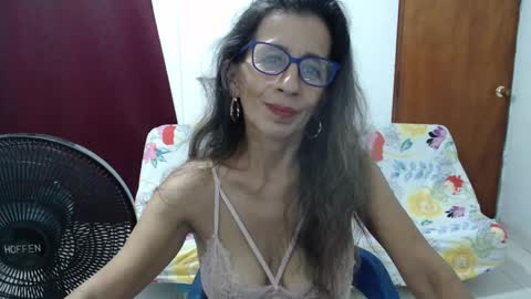 Snapshot of pervert_milf4uu_4 chatting on February 22, 2025, 3:45 am luz online show from February 22, 2025, 3:45 am