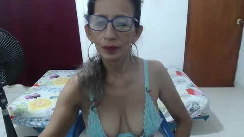 Snapshot of pervert_milf4uu_4 chatting on November 17, 2025, 4:29 am luz online show from November 17, 2025, 4:29 am