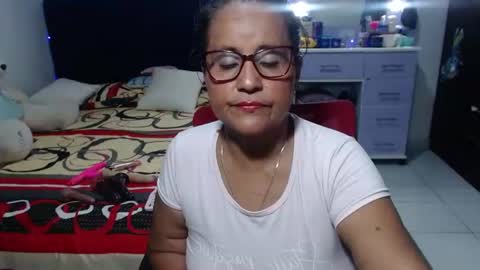 Snapshot of pervert_mommy_x chatting on May 4, 2026, 10:33 am SAMY online show from May 4, 2026, 10:33 am