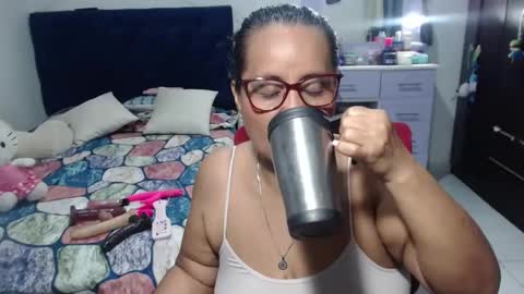 Snapshot of pervert_mommy_x chatting on May 8, 2026, 10:42 am SAMY online show from May 8, 2026, 10:42 am