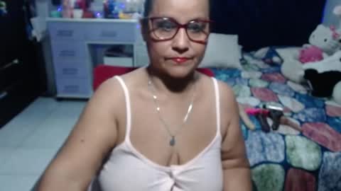 Snapshot of pervert_mommy_x chatting on June 1, 2026, 9:33 am SAMY online show from June 1, 2026, 9:33 am