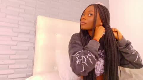 pervert_shydoll online show from May 7, 2026, 4:07 am
