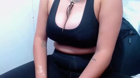 Snapshot of pervertt_nicole chatting on January 26, 2025, 2:08 pm Nicole online show from January 26, 2025, 2:08 pm