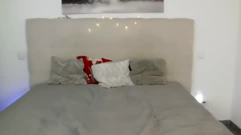 Snapshot of petersemily chatting on December 28, 2024, 9:30 pm Peters Emily online show from December 28, 2024, 9:30 pm