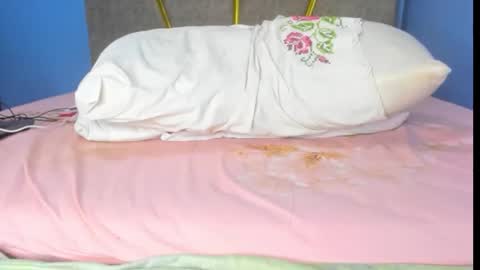 Snapshot of petite004 chatting on October 7, 2025, 6:49 pm petite004 online show from October 7, 2025, 6:49 pm