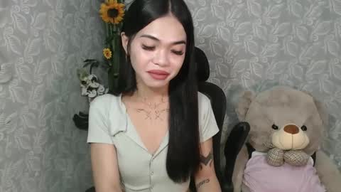 Snapshot of petite_angelx chatting on February 5, 2025, 11:06 pm angel online show from February 5, 2025, 11:06 pm