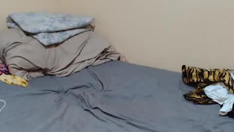 Snapshot of petite_bunni chatting on June 12, 2026, 12:26 pm petite_bunni online show from June 12, 2026, 12:26 pm