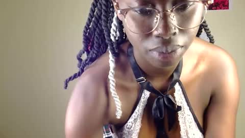 Snapshot of petite_charm chatting on June 3, 2026, 3:39 pm Charm online show from June 3, 2026, 3:39 pm