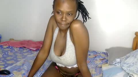 Snapshot of petite_desiree chatting on May 30, 2026, 10:40 pm Desiree online show from May 30, 2026, 10:40 pm