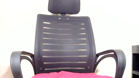 Snapshot of petite_freakette chatting on June 12, 2026, 8:30 pm Moon online show from June 12, 2026, 8:30 pm