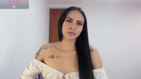 Snapshot of petite_linda chatting on December 3, 2025, 8:29 pm Linda online show from December 3, 2025, 8:29 pm