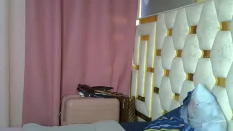 Snapshot of petite_lunar chatting on November 13, 2025, 2:27 pm Lunar online show from November 13, 2025, 2:27 pm