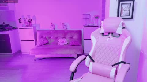 Snapshot of petite_marie_ chatting on April 5, 2026, 3:26 am petite_marie_ online show from April 5, 2026, 3:26 am